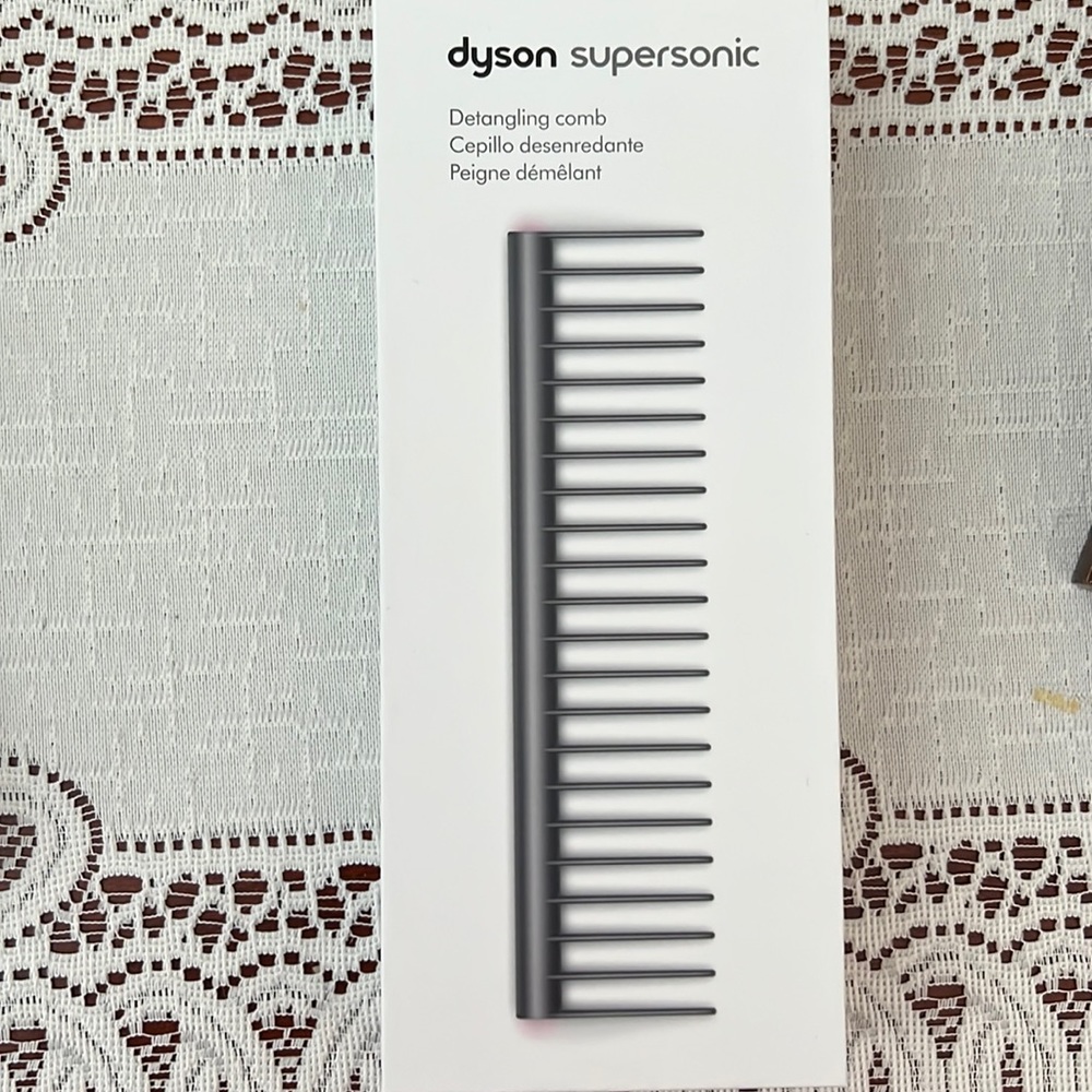 Dyson supersonic detangling comb